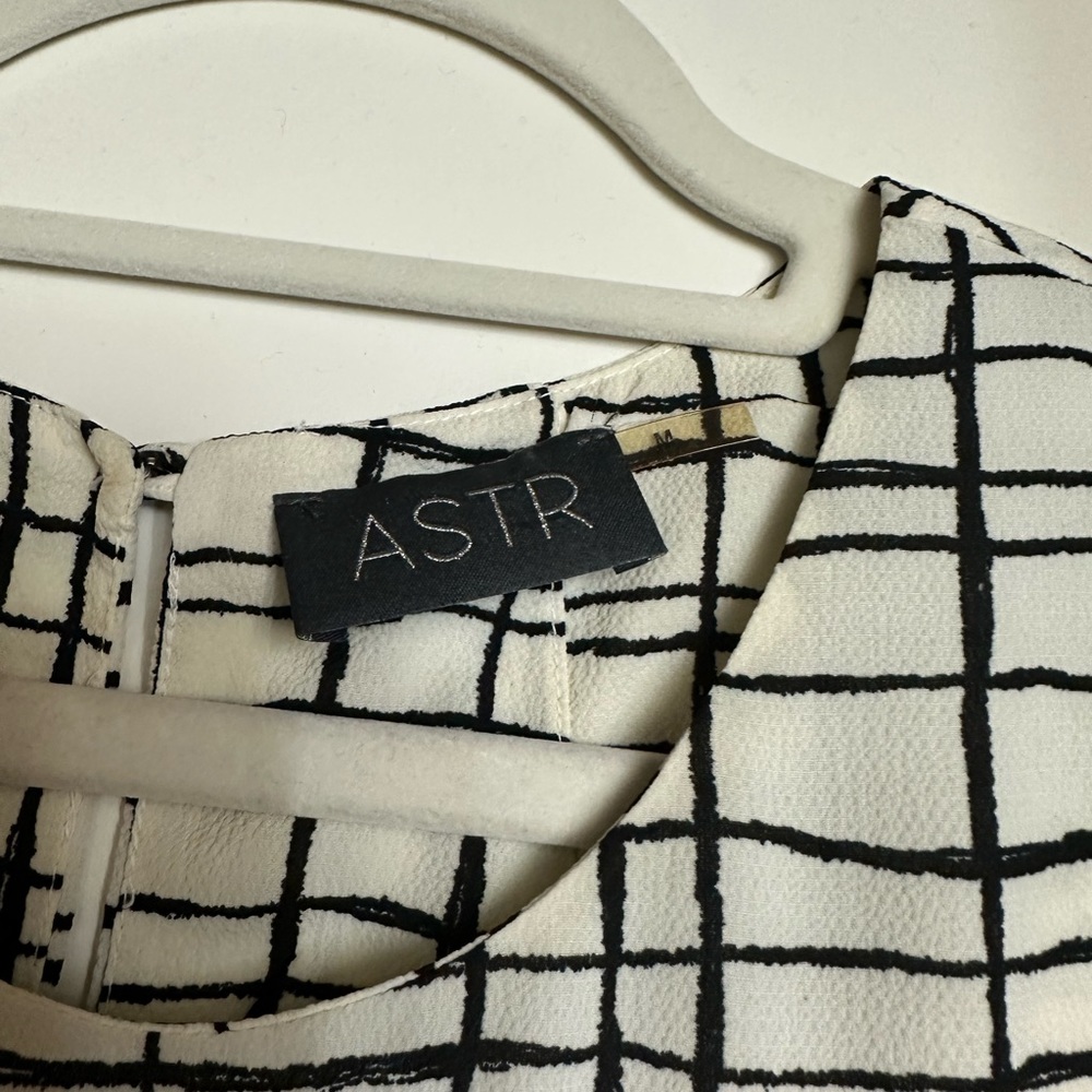 ✨ASTR Blouse - Picture 2 of 2